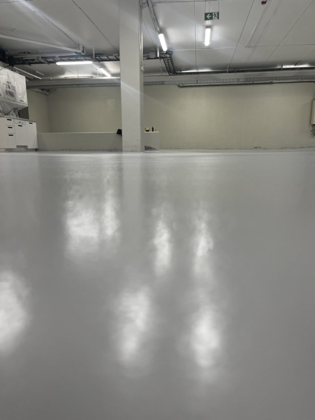 Sol UQESH® nouvellement installé dans le garage de Hägernäshuset