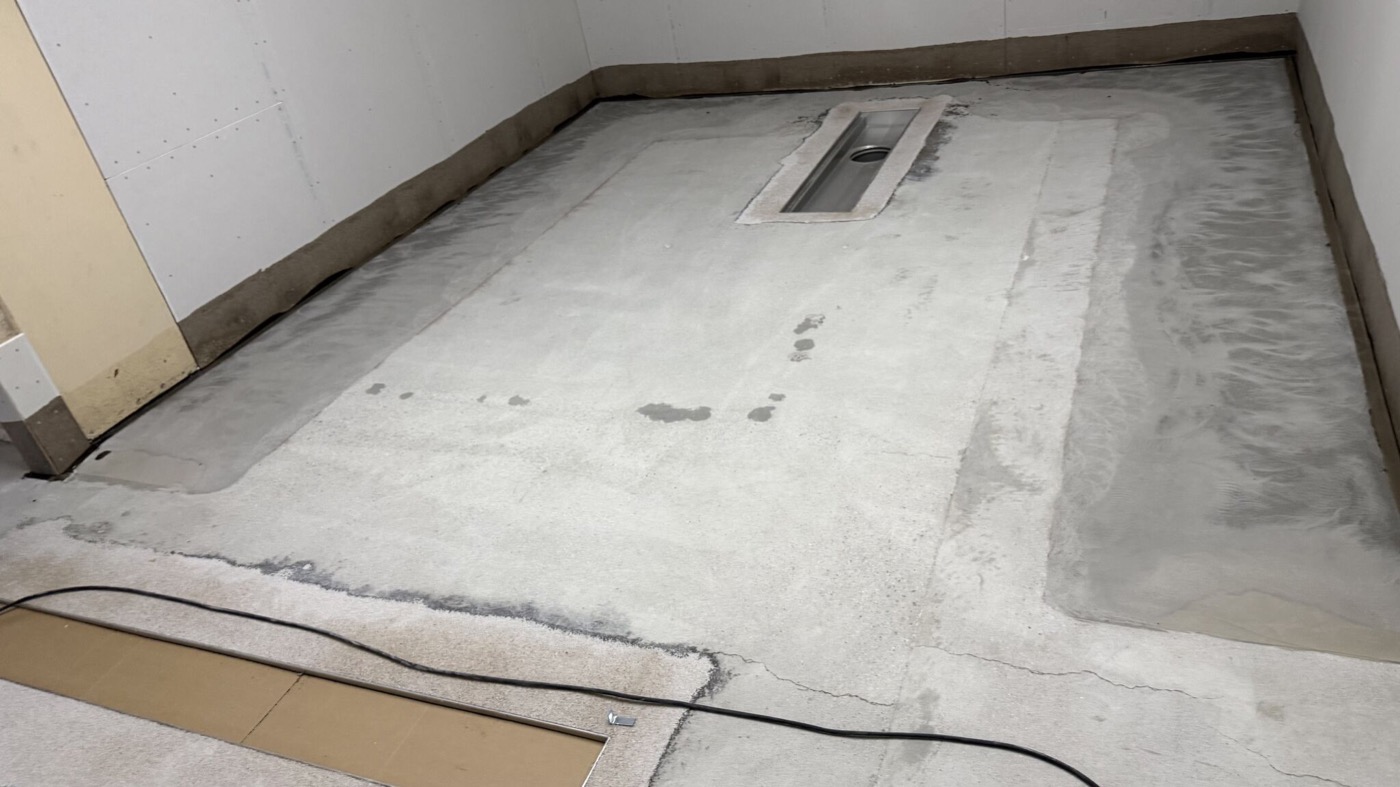 Surface en béton préparée dans la cuisine professionnelle de Hotell Månen