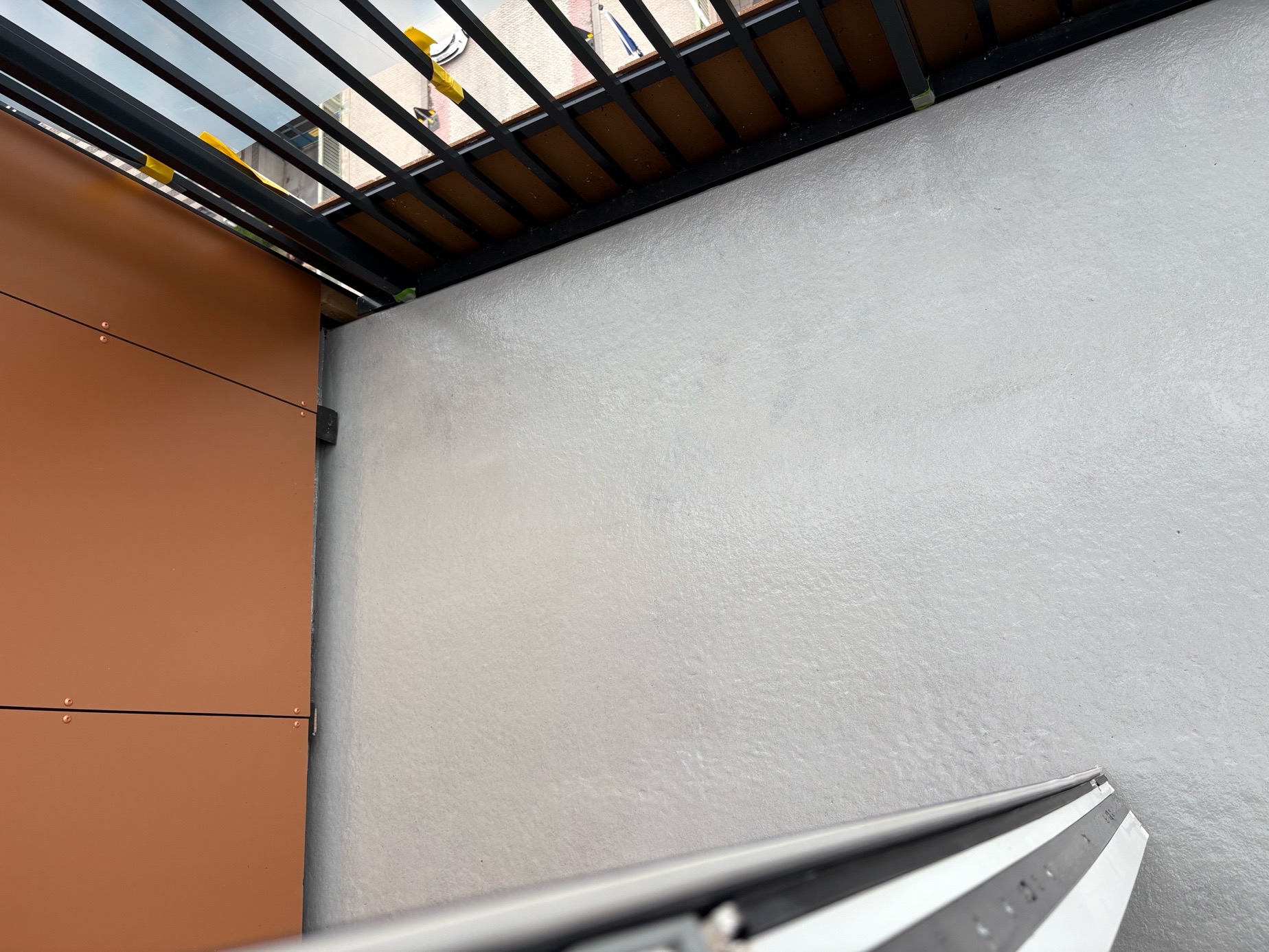 UQESH® TAP sur un mur de balcon chez Klövern