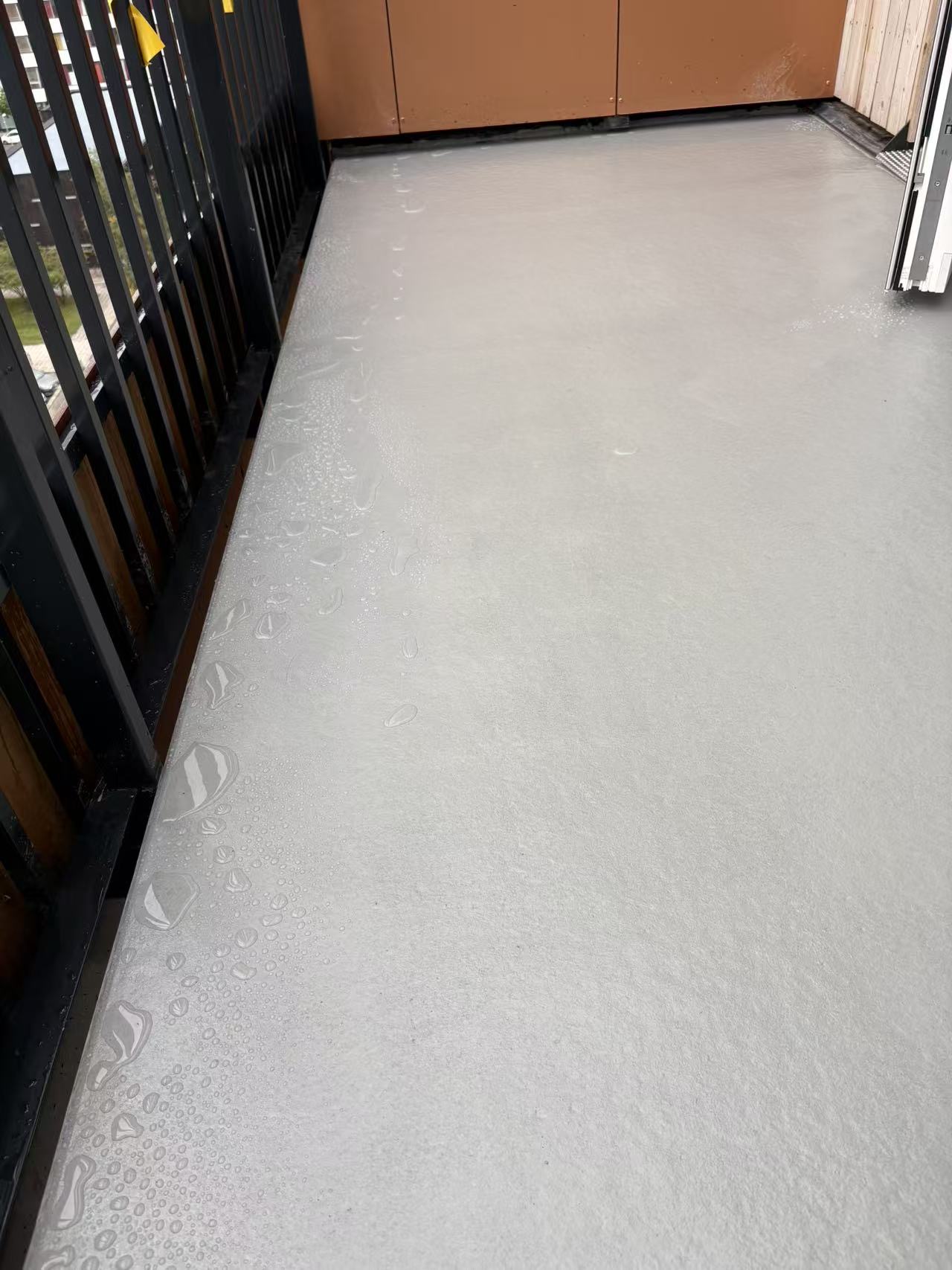UQESH TAP on balcony flooring, corner detail