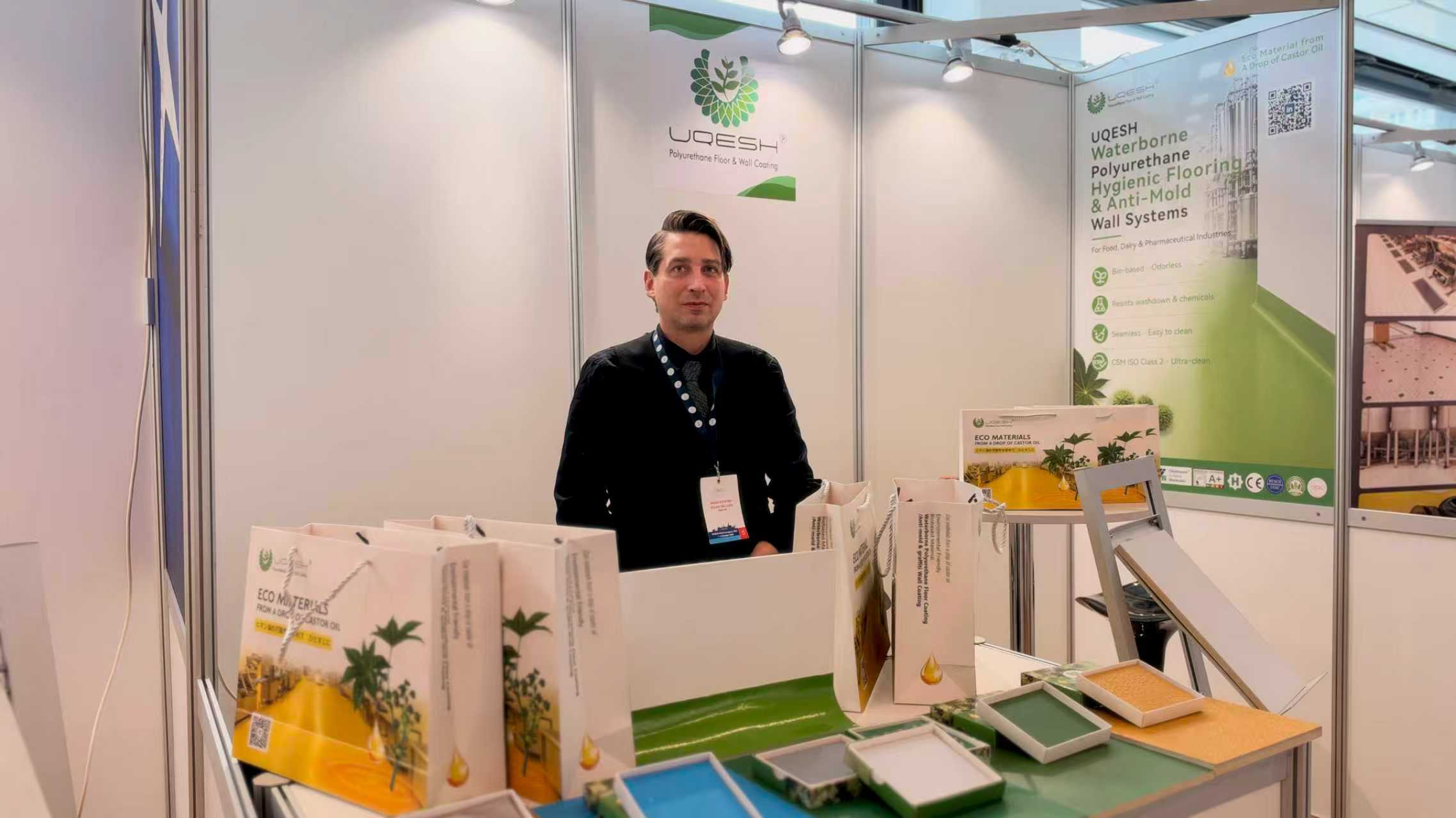 Stand UQESH® con materiale bio-based ricavato dall'olio di ricino