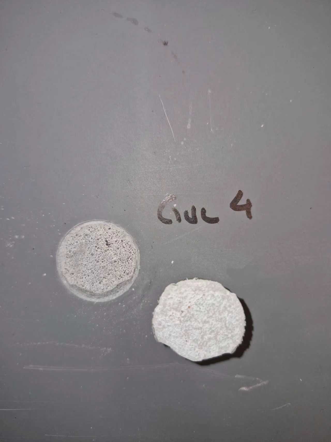 Dolly-Test Gul 4 – 6,45 MPa, Bruch 100% im Beton